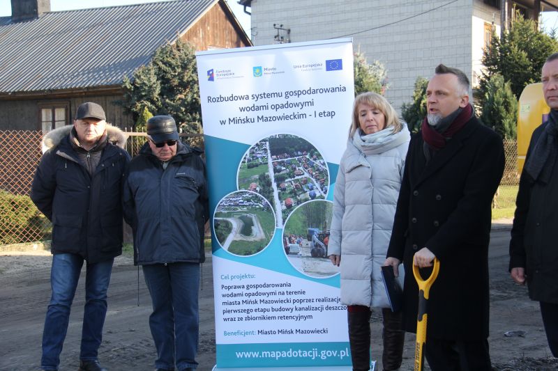 27 listopada 2018 nastąpiło tzw. „wbicie łopaty” pod rozbudowę ul. Osiedlowej