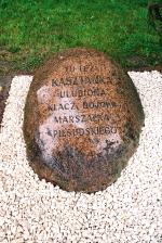 Głaz na terenie jednostki wojskowej, upamiętniający...