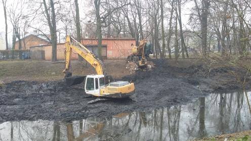 Trwają prace porządkowe w parku