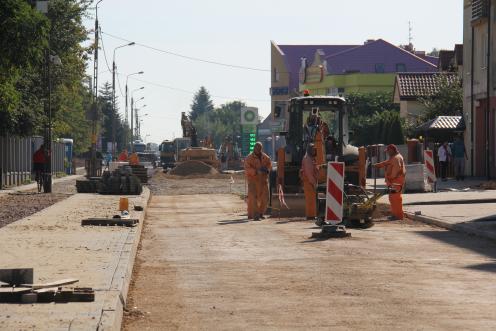 Zamknięcie ul. Dąbrówki w związku z układaniem masy bitumicznej