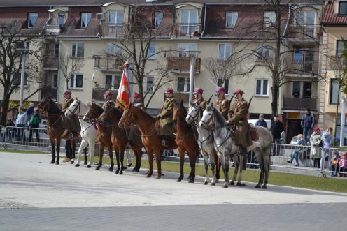 "RĄBIĄ SZABLĄ W KAŻDYM ŚCISKU, SIÓDMY - DZIELNY, STOI W MIŃSKU"